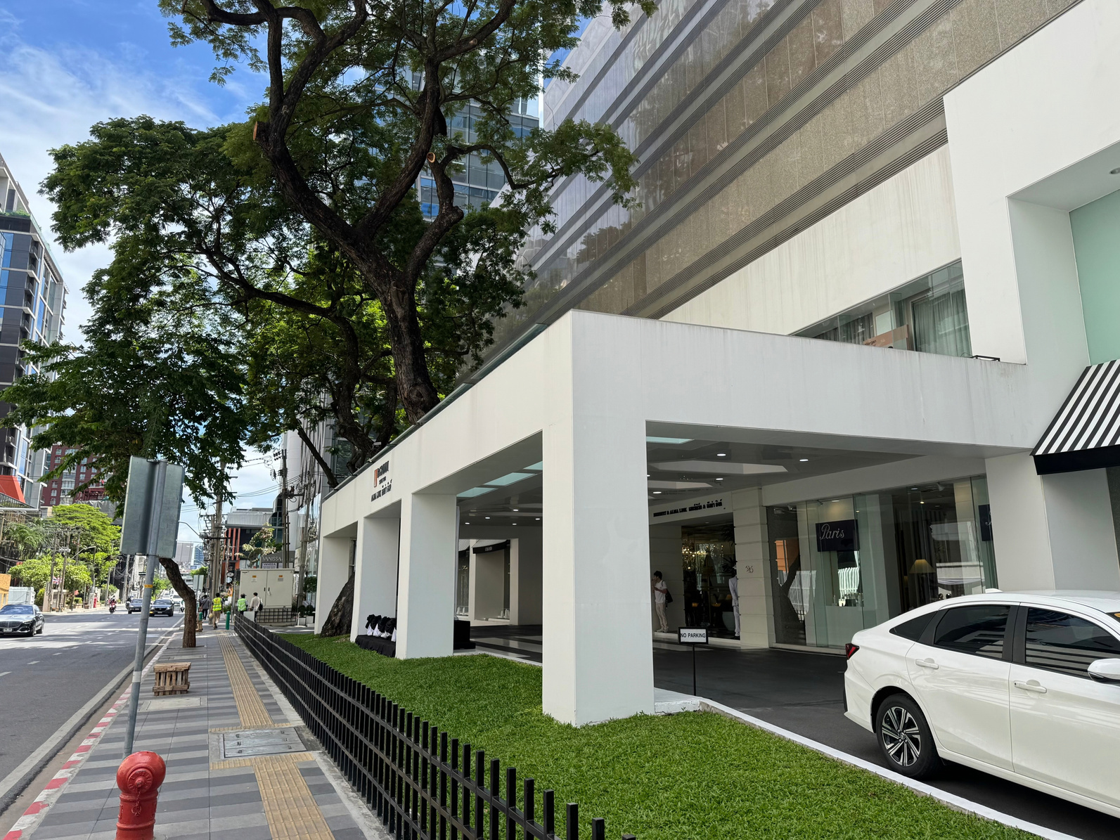 Alma Link Building, Soi Chidlom